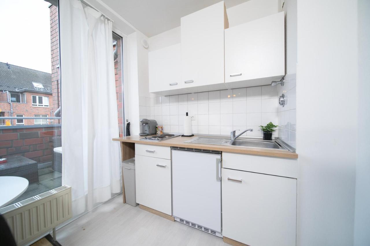 ניאוס Studio Shiny - Zentral Mit Balkon - Messe - Kueche מראה חיצוני תמונה